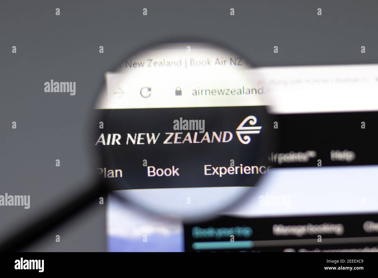 New York, USA - 15. Februar 2021: Air New Zealand Website im Browser mit Firmenlogo, illustrative Editorial Stockfoto