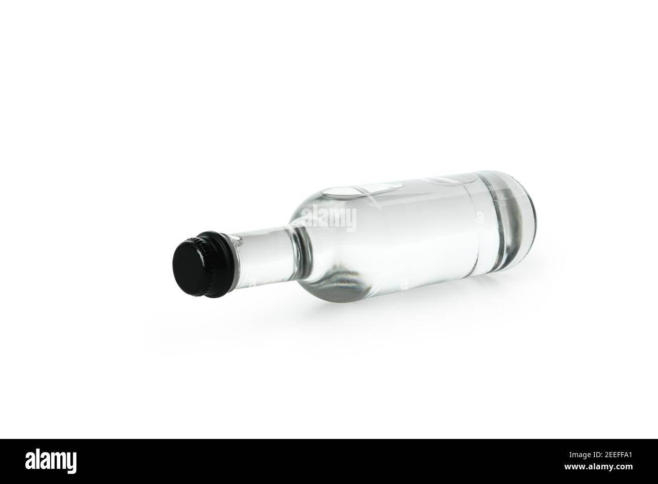 Leere Flasche Wodka isoliert auf weißem Hintergrund Stockfoto