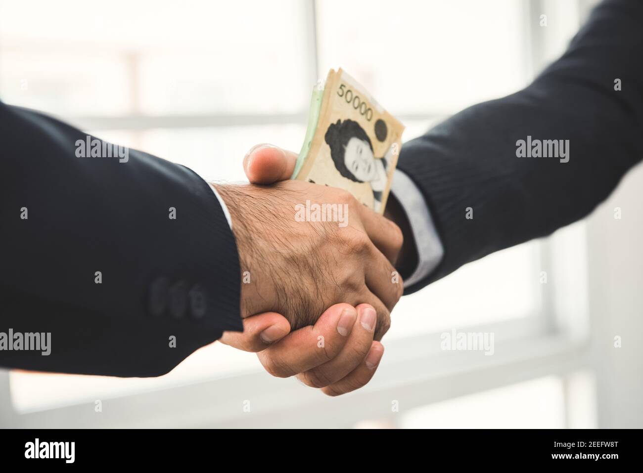 Geschäftsmann macht Handshake mit Geld, Südkoreaner gewann Banknoten, in Händen - Bestechung Konzept Stockfoto