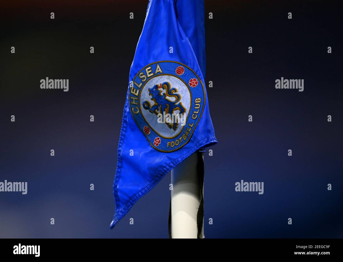 Eine Chelsea-Eckflagge während des Premier League-Spiels in Stamford Bridge, London. Bilddatum: Montag, 15. Februar 2021. Stockfoto