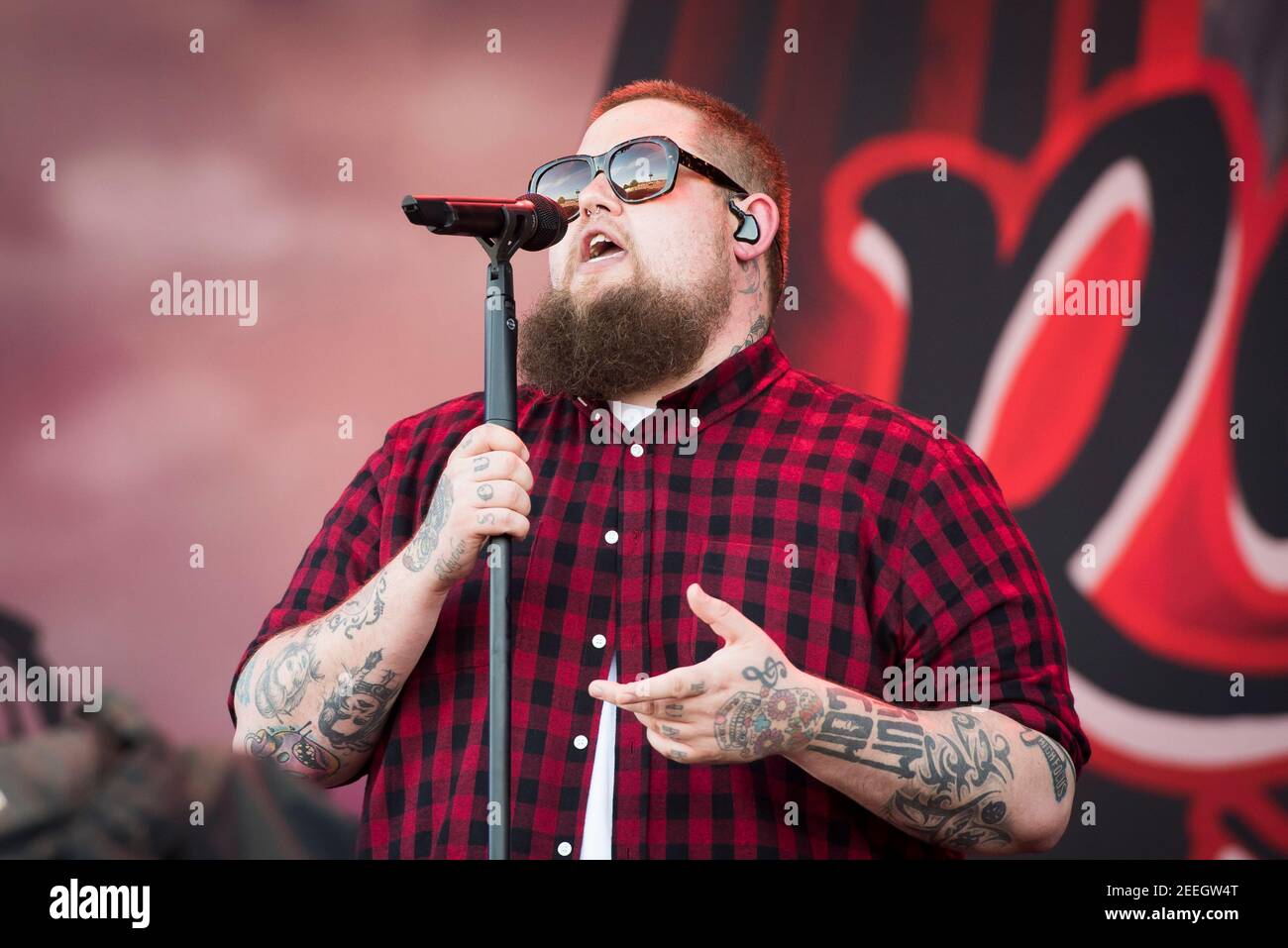 RAG 'n' Bone man spielt live auf der Bühne am 2. Tag des Isle of Wight Festival 2017, Seaclose Park, Isle of Wight. Bilddatum: Freitag, 9th. Juni 2017. Bildnachweis sollte lauten: © DavidJensen Stockfoto