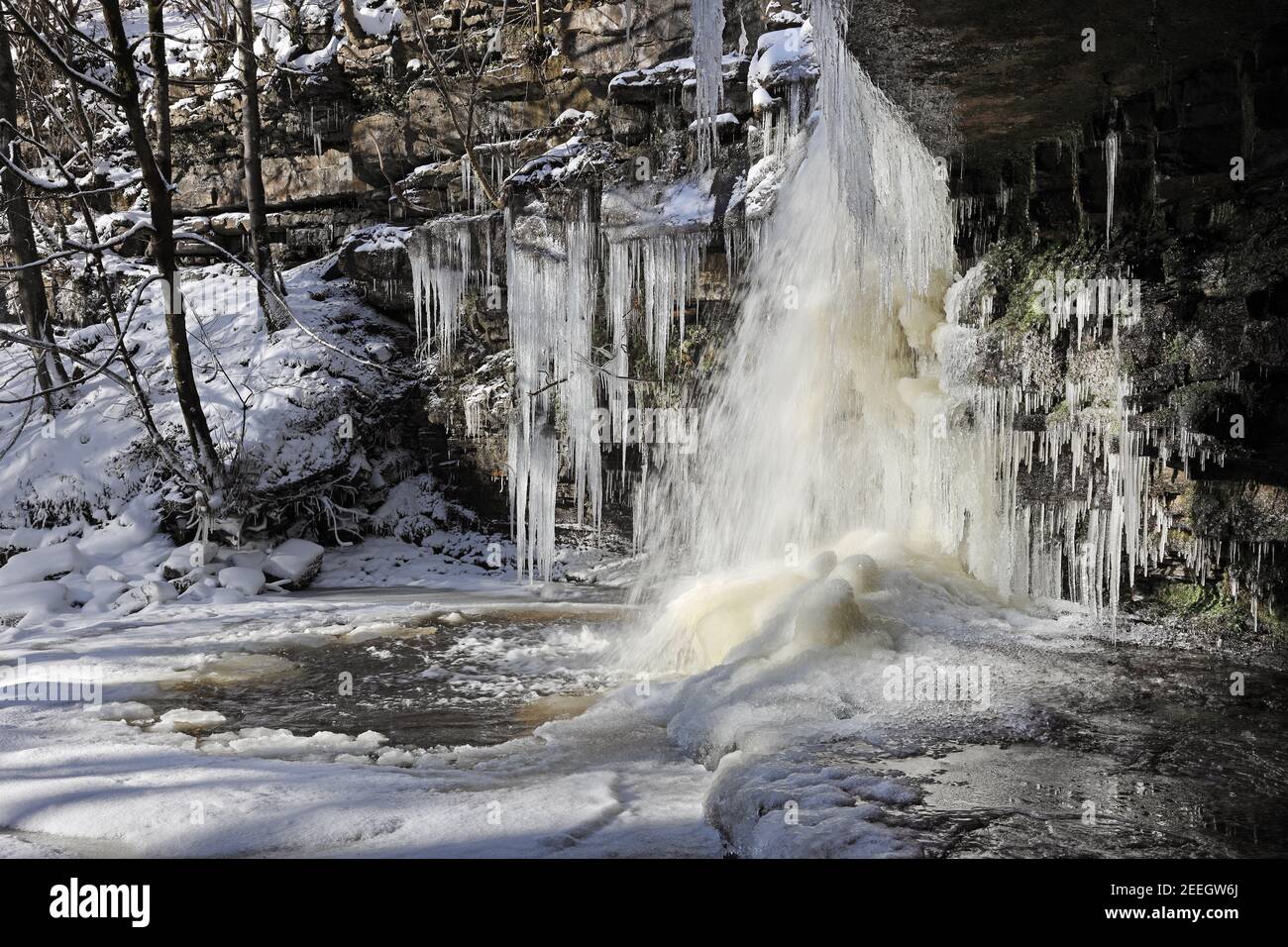Summerhill Force and Gibsons Cave in Winter, Bowlees, Teesdale, County Durham, Großbritannien. Stockfoto