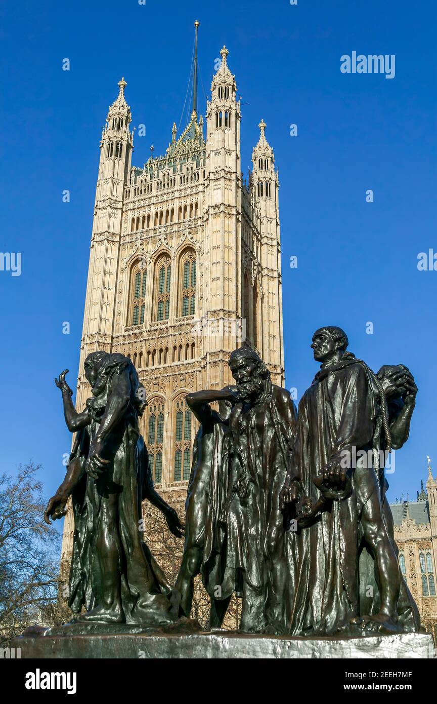 Statue der Bürger von Calais enthüllt im Jahre 1915 im Victoria Tower Gärten an den Houses of Parliament London England Großbritannien, die Ist eine beliebte Touristenreise Stockfoto