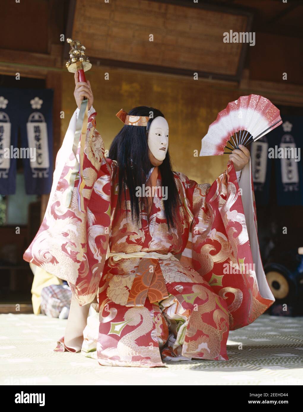 Japan, Honshu, Tokio, Meiji Schrein, traditionelle Aufführung von Noh Handeln Stockfoto