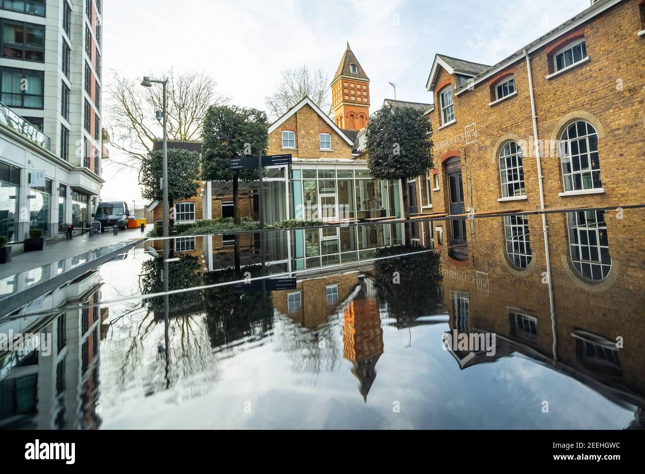 LONDON- St George Filmworks in Ealing- ein großes neues Wohn- und Freizeitgebäude in West London Stockfoto