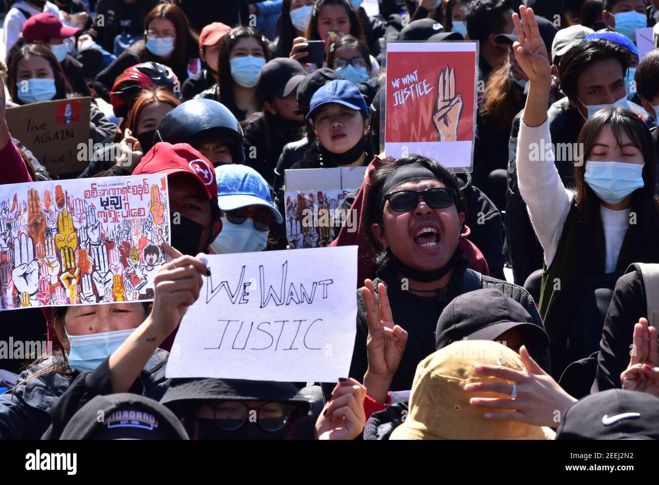 Myanmar Menschen gingen auf die Straße, um gegen die zu protestieren Militärputsch Stockfoto