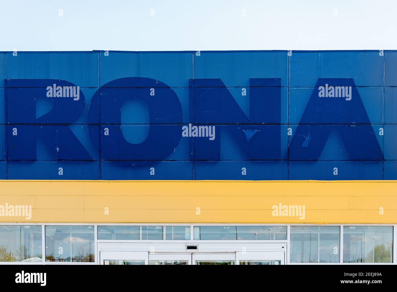 Verlassene Rona Haus und Garten Geschäft. Das kanadische Unternehmen wurde von Lowe's übernommen. Das Canada Competition Bureau hat der Übernahme von Loweís zugestimmt Stockfoto