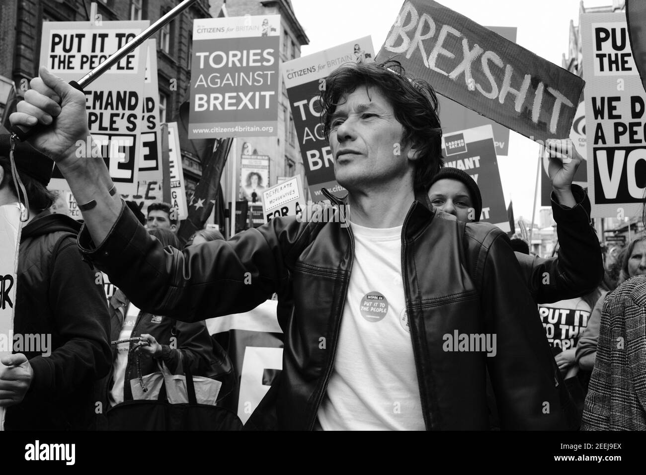 LONDON - 23rd. MÄRZ 2019: Demonstranten marschieren durch London und fordern ein Volk, für ein zweites EU-Referendum zu stimmen. Stockfoto