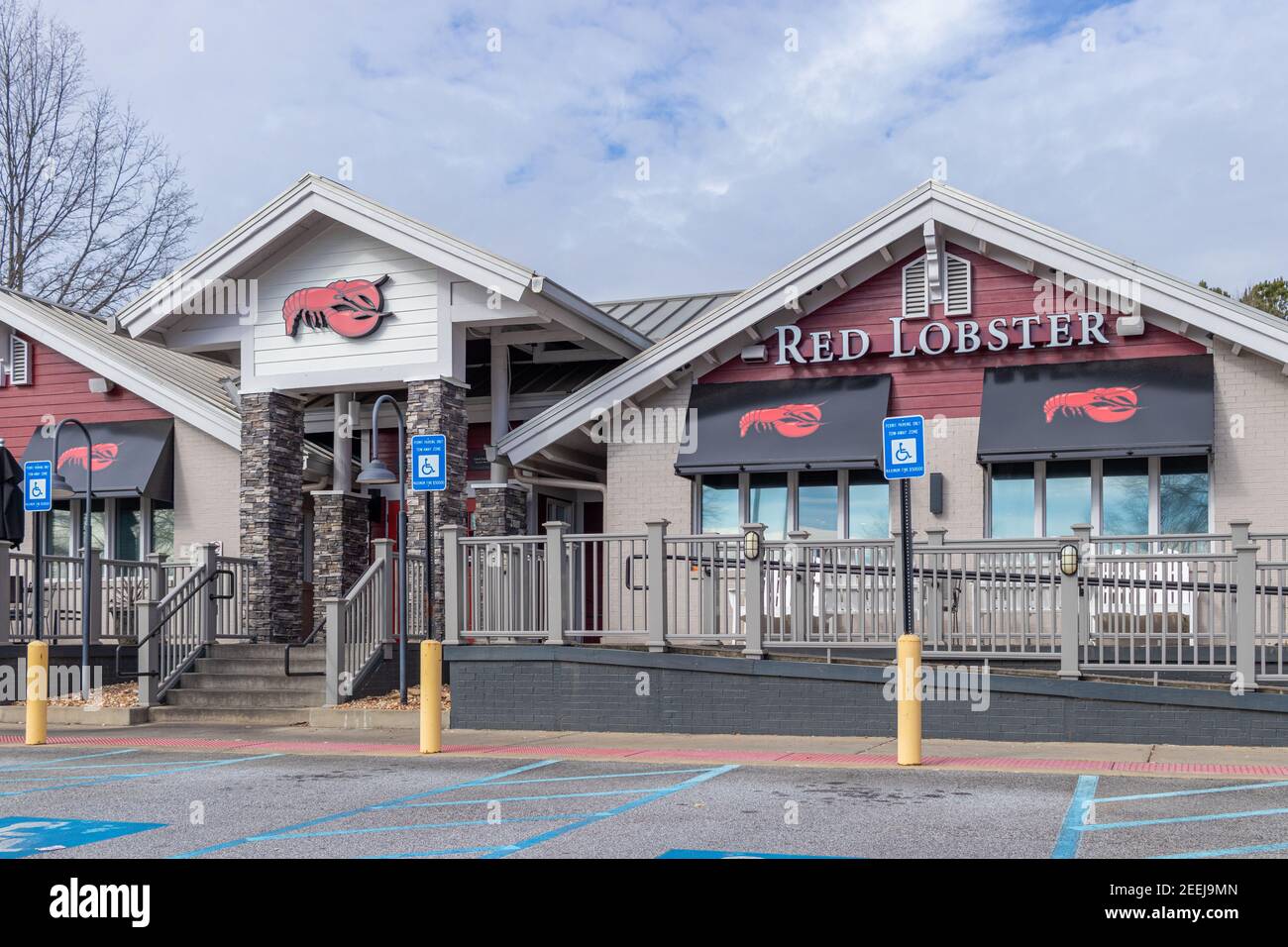 Buford, USA - Jan 17th 2021: Außenansicht des Restaurants Red Lobster in Buford, GA Stockfoto