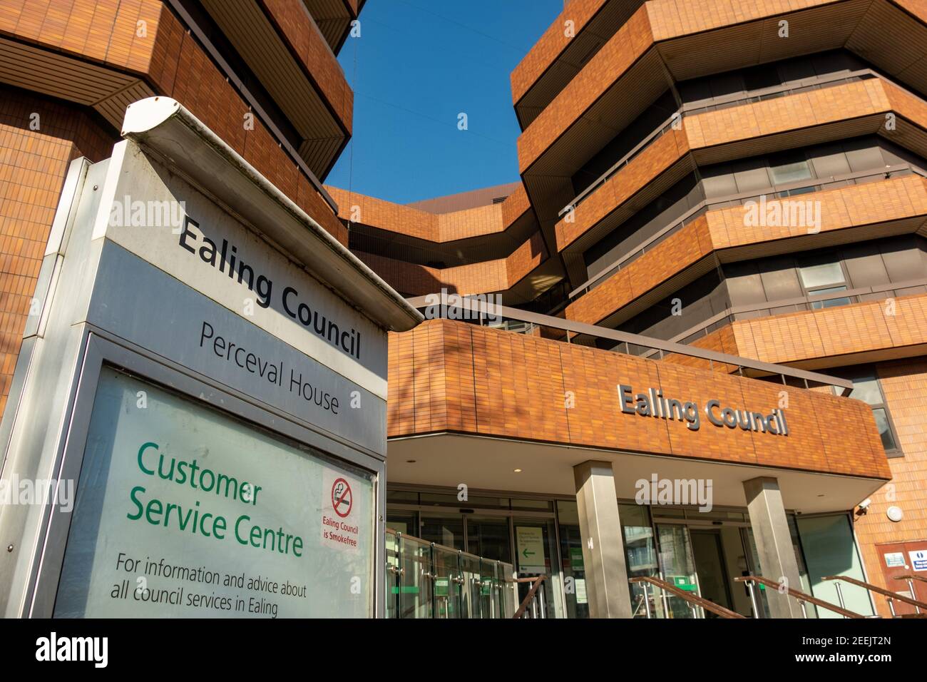 London - Februar 2021: Ealing Council Building, West London Stockfoto