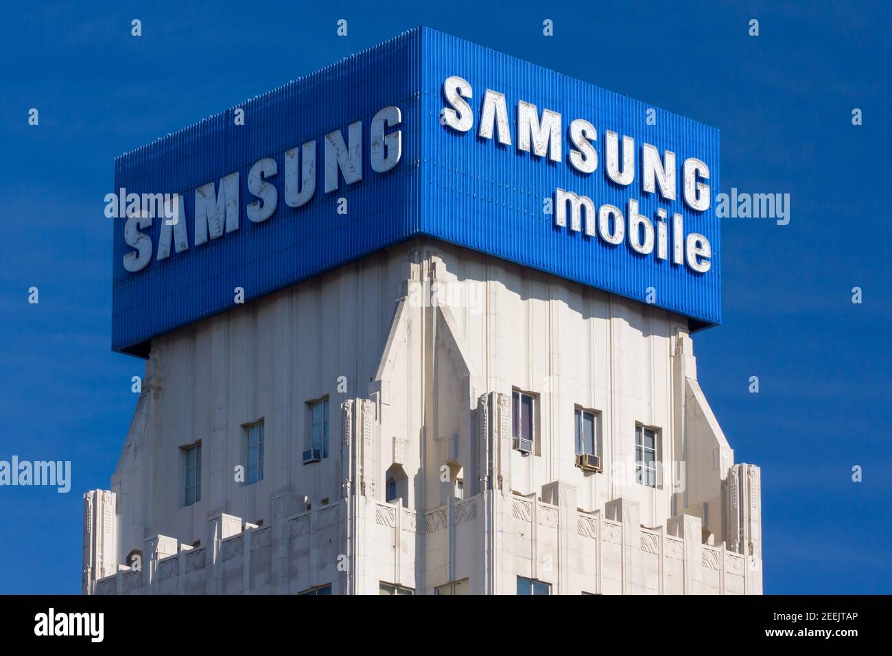 LOS ANGELES, CA/USA - 29. NOVEMBER 2014: Samsung Mobile Werbung und Logo. Samsung ist ein südkoreanisches multinationales Konglomerat-Unternehmen. Stockfoto