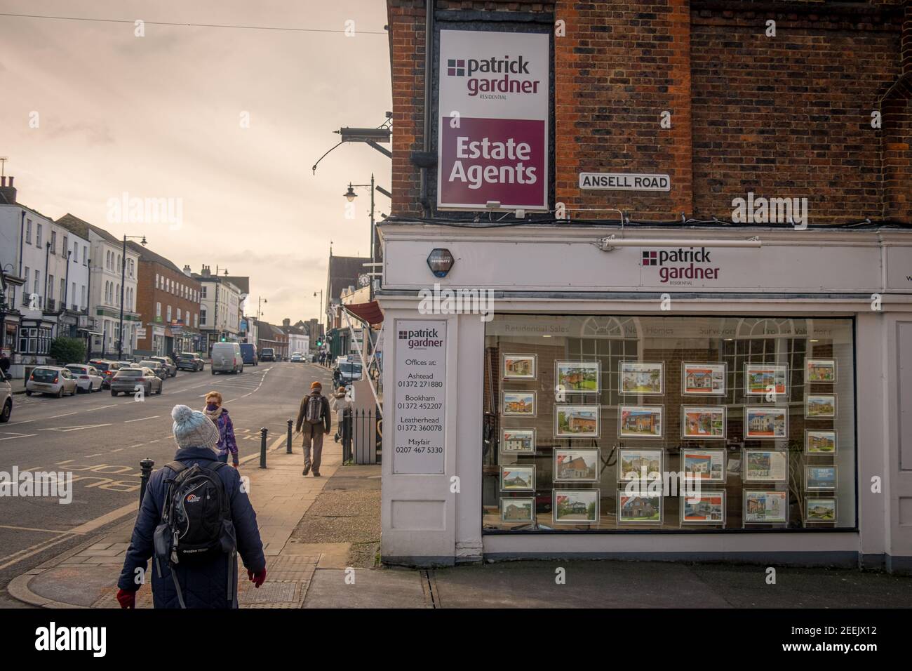 Dorking, Surrey: Ein Immobilienmakler in einer Marktstadt in den surrey Hills außerhalb Londons Stockfoto