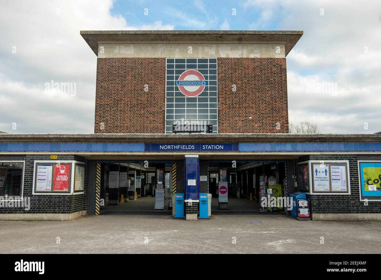 London: Northfields U-Bahnstation, Piccadilly Line Station in Ealing West London Stockfoto