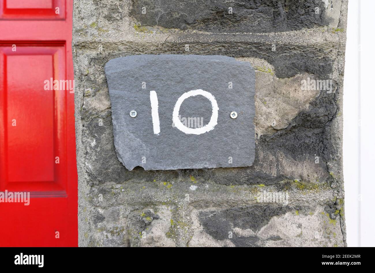 Haus Nummer 10 auf Schiefertafel. Windermere Road, Kendal, Cumbria, England, Vereinigtes Königreich, Europa. Stockfoto