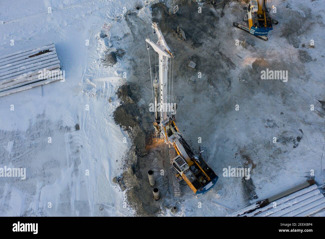 Sabetta 2, Region Tjumen, Russland - 25. Januar 2021: Bau einer Ölraffinerie und einer Hafenstadt für den Export von Ölprodukten an der Mündung des Stockfoto
