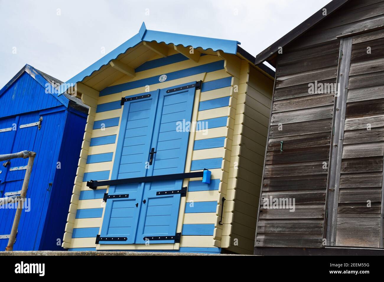 Strand Hütten auf Felixstowe Strandpromenade, Suffolk, Großbritannien Stockfoto