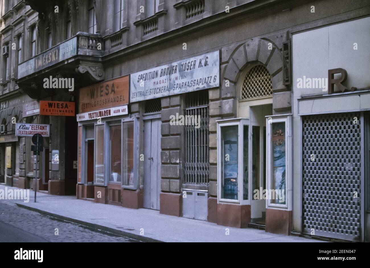 Wien, Gonzagagasse, alte Textilgeschäfte Stockfoto