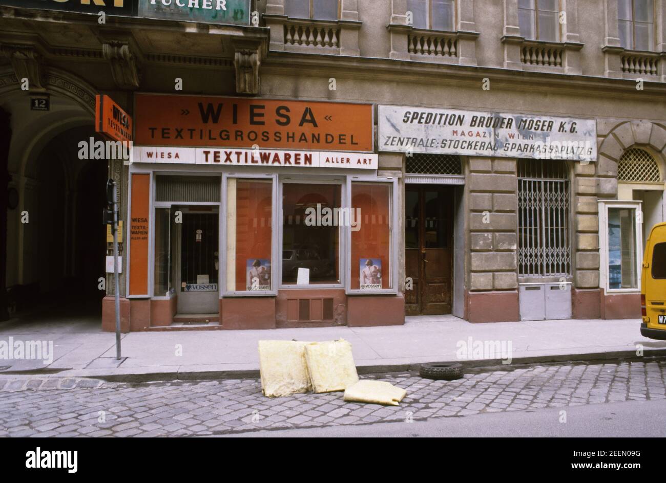 Wien, Gonzagagasse, alte Textilgeschäfte Stockfoto