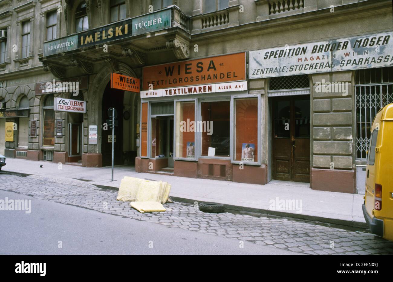 Wien, Gonzagagasse, alte Textilgeschäfte Stockfoto