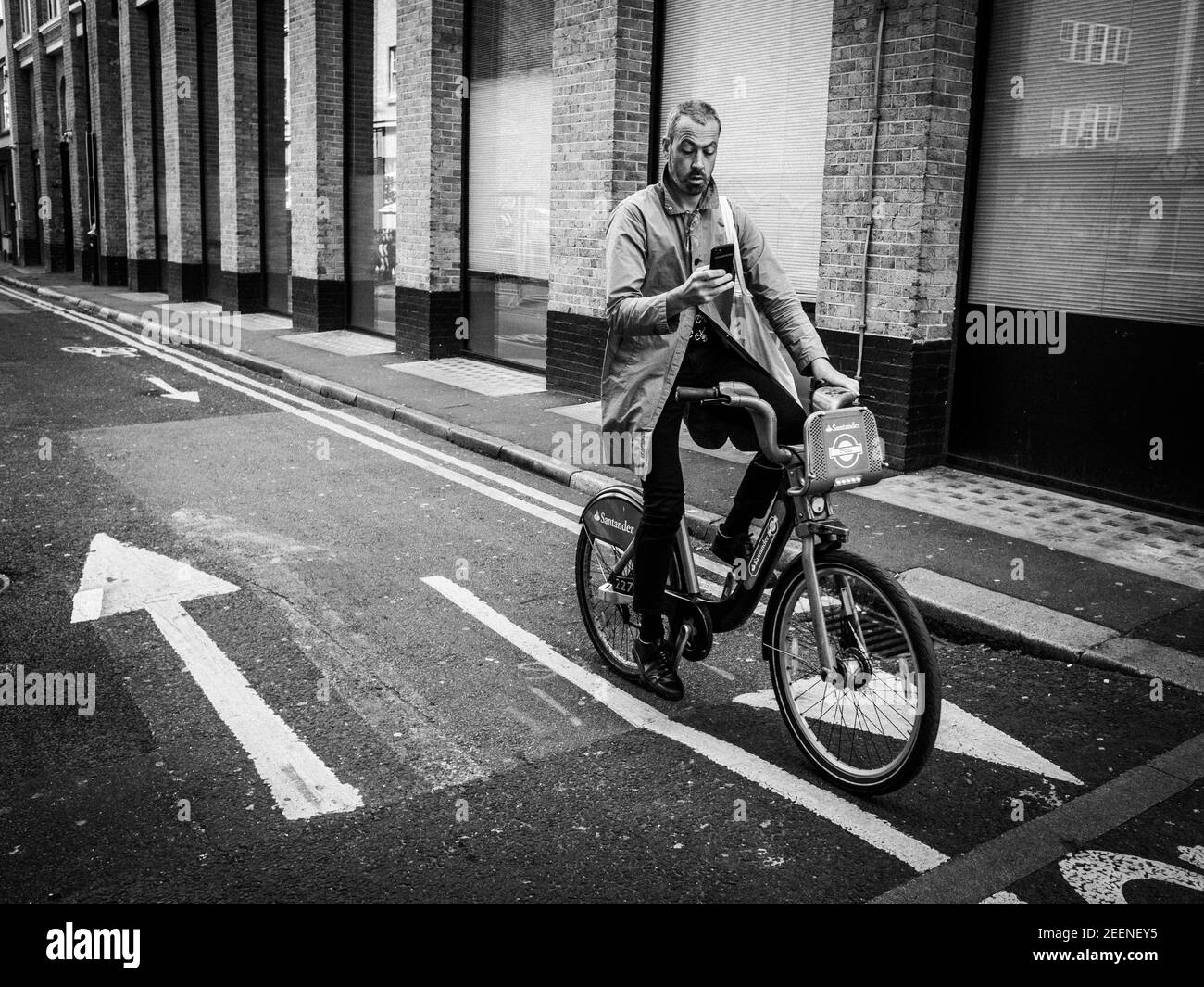 Hipster Cycling Shoreditch London Stockfoto