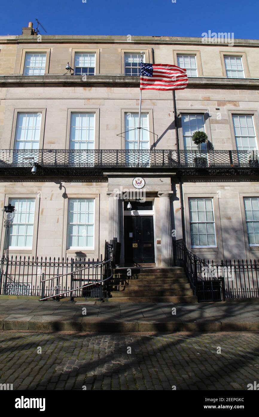 Fassade des Generalkonsulat der Vereinigten Staaten Gebäude mit amerikanischen Flagge fliegt über der Eingangstür Stockfoto