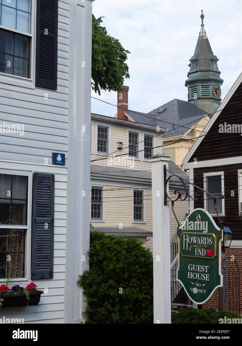 Stadtbild von Provincetown mit Blick auf das Rathaus. Stockfoto