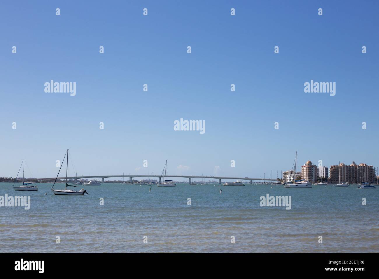 Der John Ringling Causeway und Sarasota Bay in Sarasota, Florida. Stockfoto