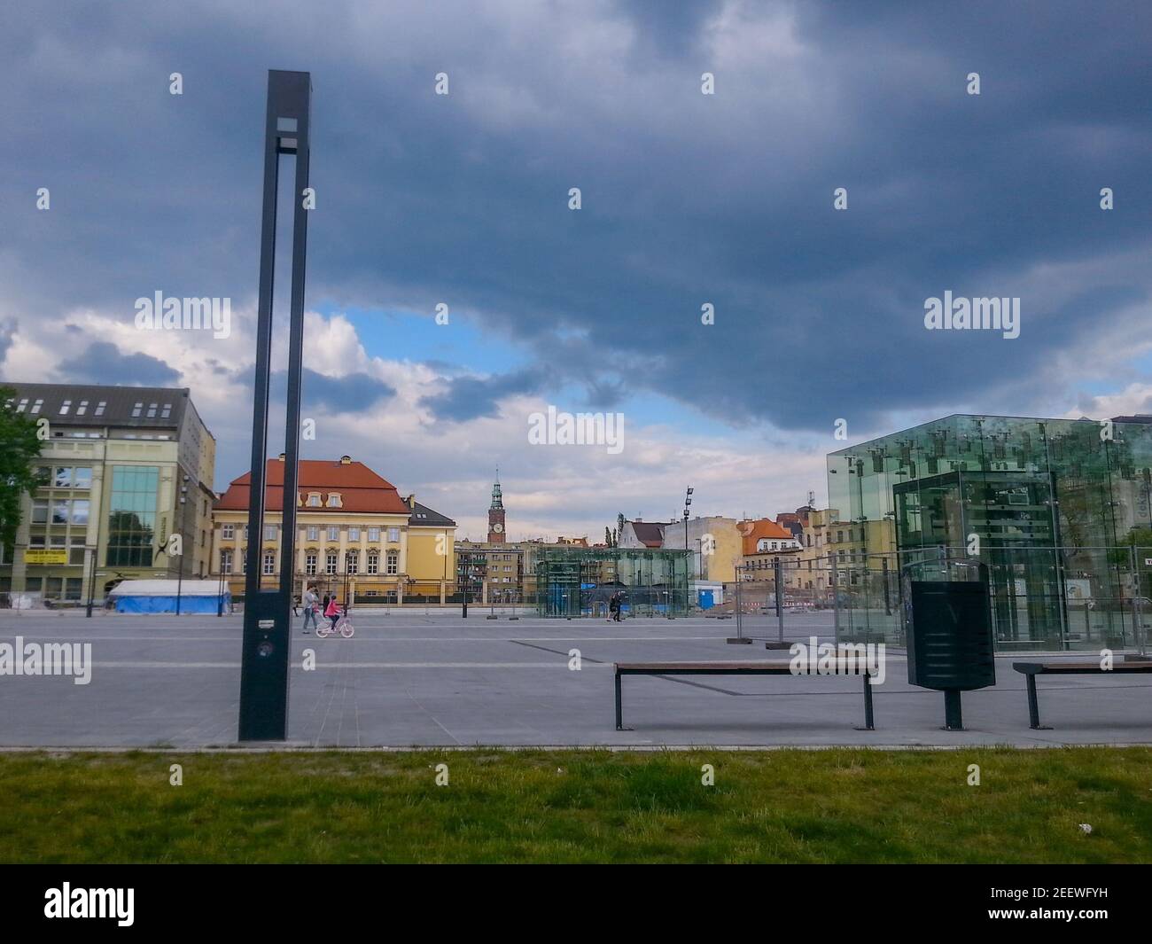 Wroclaw Freedom Square an bewölktem stürmischen Tag Stockfoto