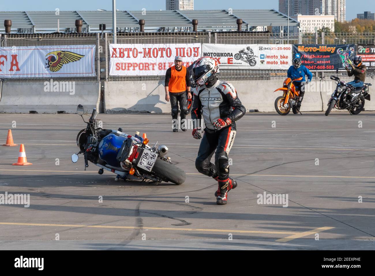 Motorrad auf einer rennstrecke -Fotos und -Bildmaterial in hoher Auflösung  – Alamy