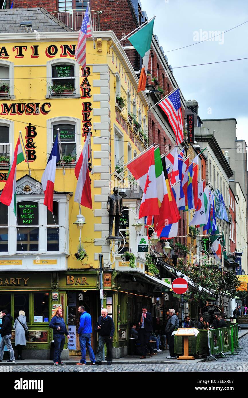 Dublin, Irland. Der Temple Bar Bereich in Dublin ist ein Unterhaltungsbereich für Touristen und Einheimische gleichermaßen. Stockfoto