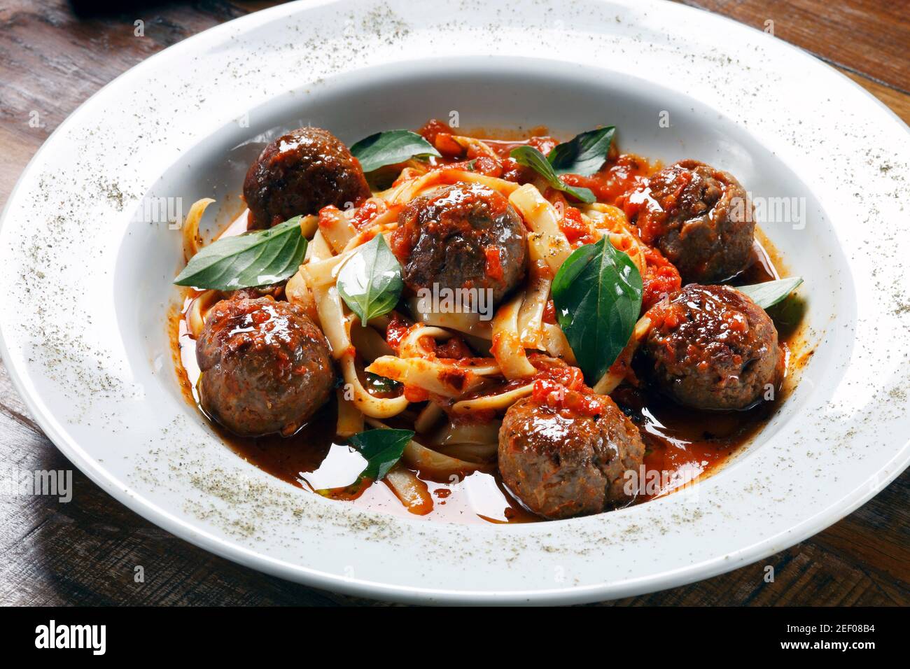 Spaghetti Bolognese mit Fleischbällchen Stockfoto