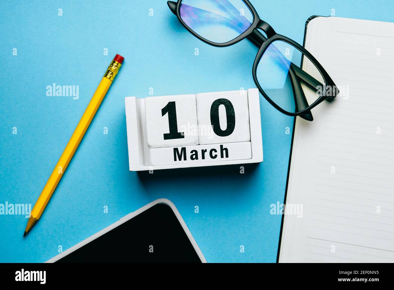 10 Zehnter Tag des Frühlingmonatskalenders märz. Stockfoto