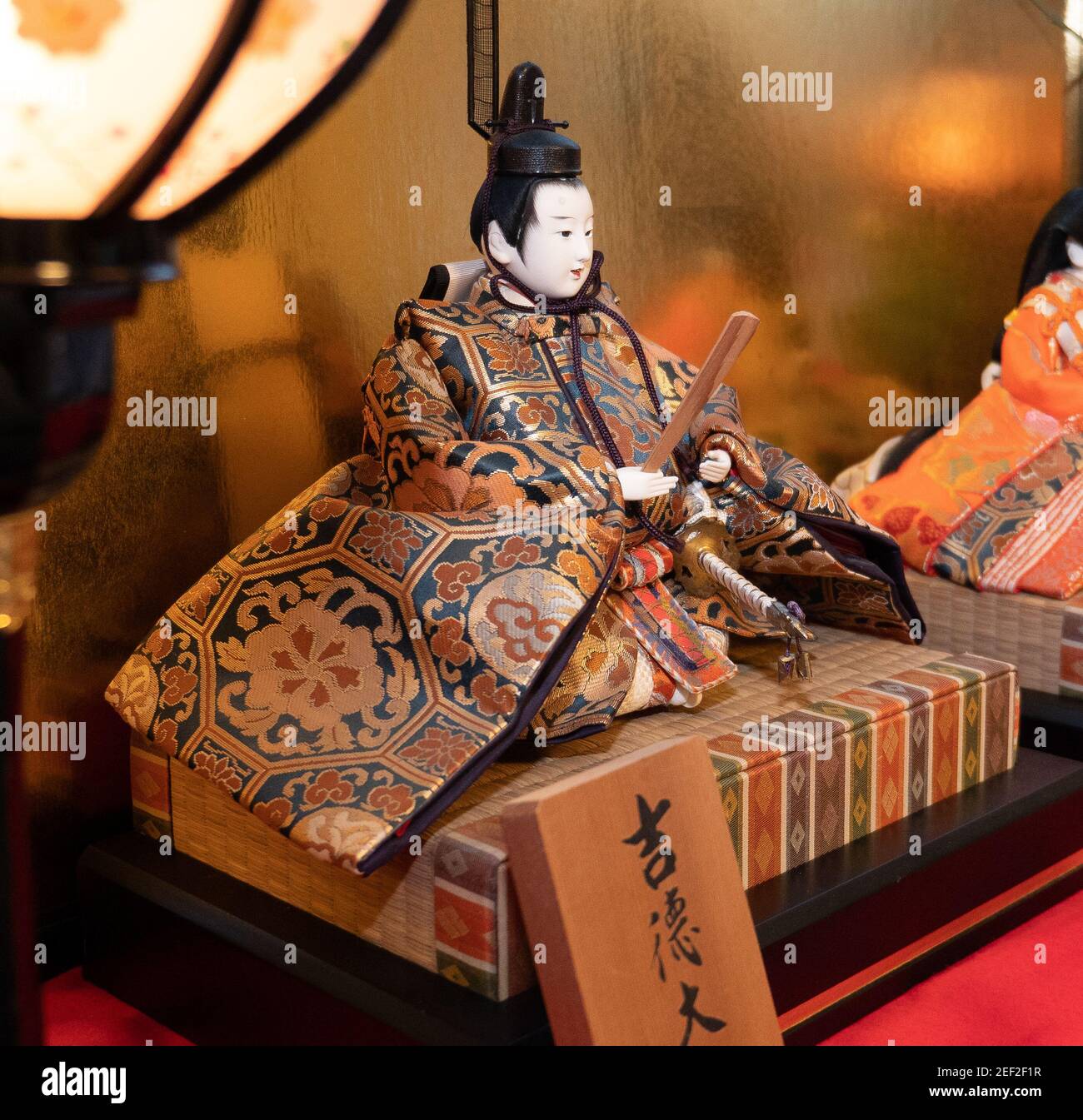 Traditionelle japanische Hina Kaiser und Kaiserin Puppen auf dem Display  als Teil der Jungen und Mädchen Tag Feiern in Tokio, Japan Stockfotografie  - Alamy