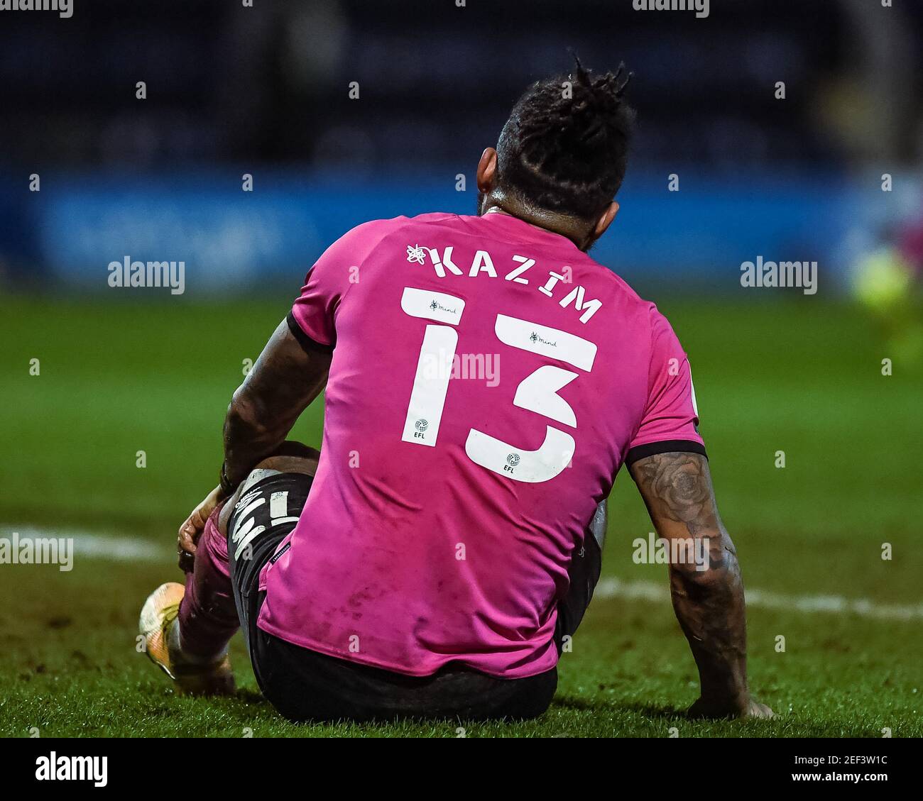 High Wycombe, Großbritannien. Februar 2021, 16th. Colin Kazim-Richards #13 von Derby County spiegelt wider, nachdem er am 2/16/2021 in High Wycombe, Großbritannien, eine Chance verpasst hatte, ein Tor zu schießen. (Foto: Phil Westlake/News Images/Sipa USA) Quelle: SIPA USA/Alamy Live News Stockfoto