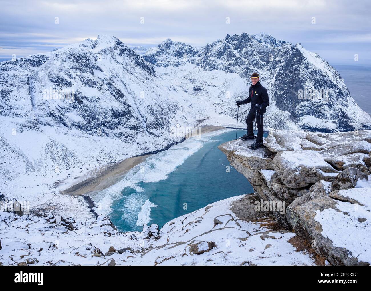 Winteransichten vom Ryten-Gipfel (Lofoten, Norwegen) ESP: Vistas invernales desde la cima del Ryten (Lofoten, Noruega) Stockfoto