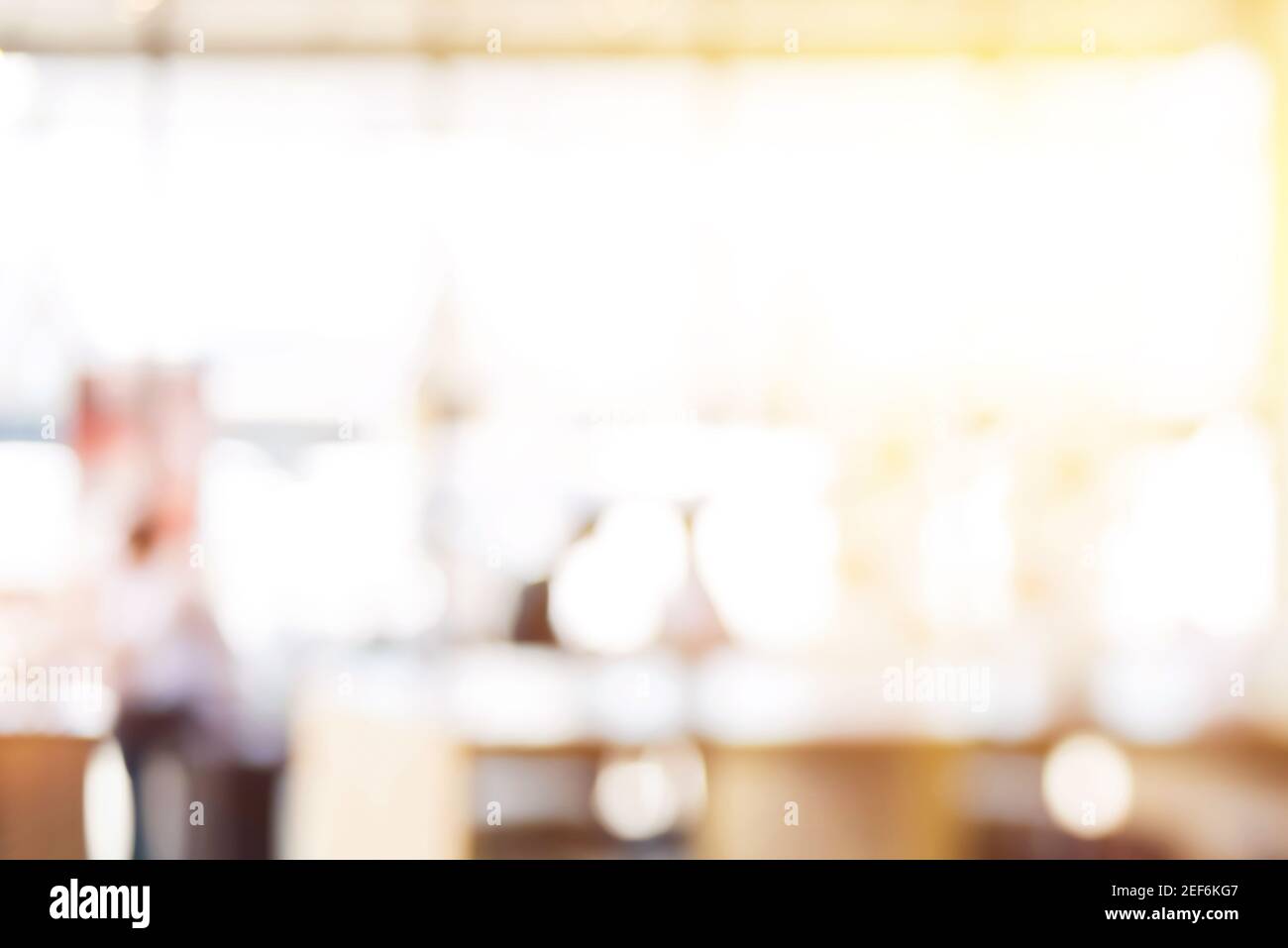 Abstrakter Bokeh-Hintergrund aus der Inneneinrichtung des Restaurants Stockfoto