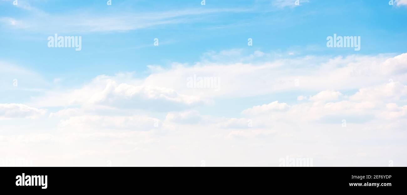Schöner blauer Himmel und Wolke, Panorama Banner Hintergrund Stockfoto
