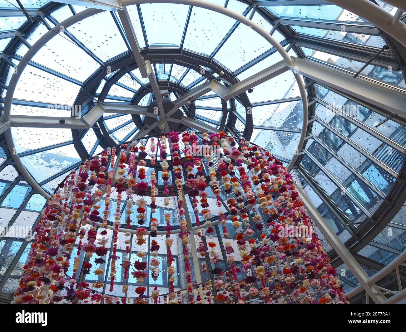 Dach im berühmten Einkaufszentrum Schadow Arkaden in Düsseldorf Stockfoto