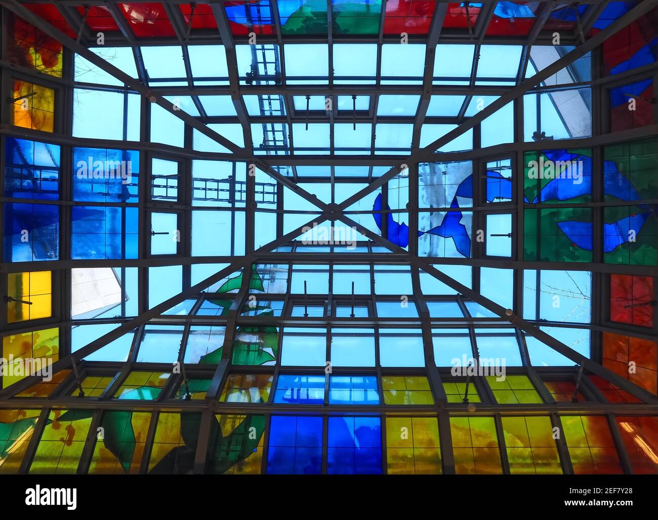 Dach im berühmten Einkaufszentrum Schadow Arkaden in Düsseldorf Stockfoto