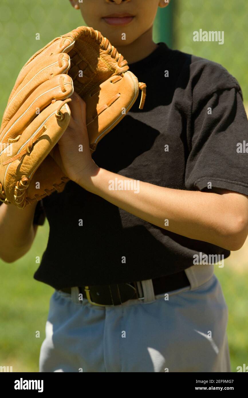 Nahaufnahme eines Baseballspielers, der in einem Baseballfeld steht Stockfoto