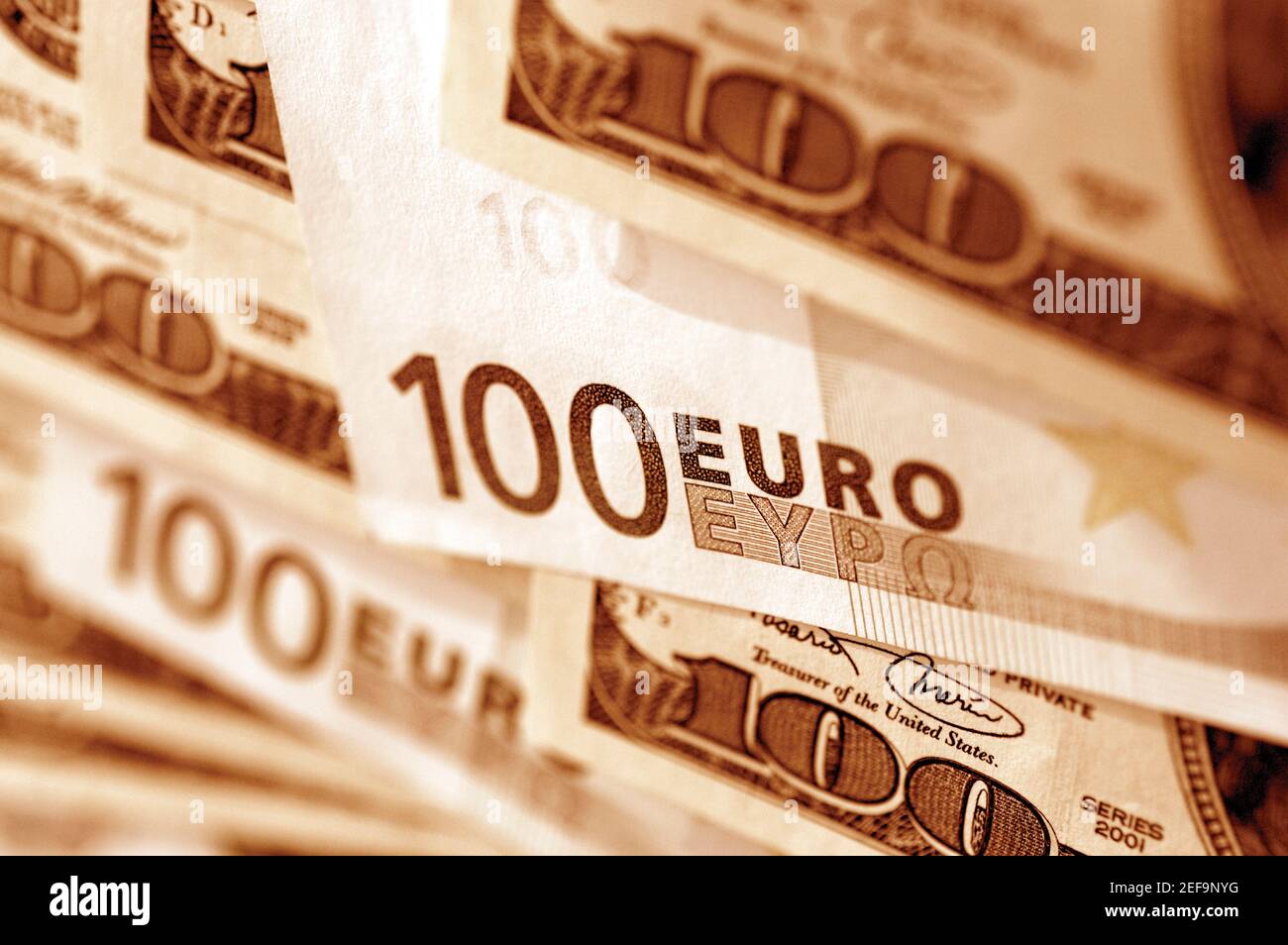 Euro 100 Banknoten und die Vereinigten Staaten hundert Dollar Scheine, Nahaufnahme Stockfoto