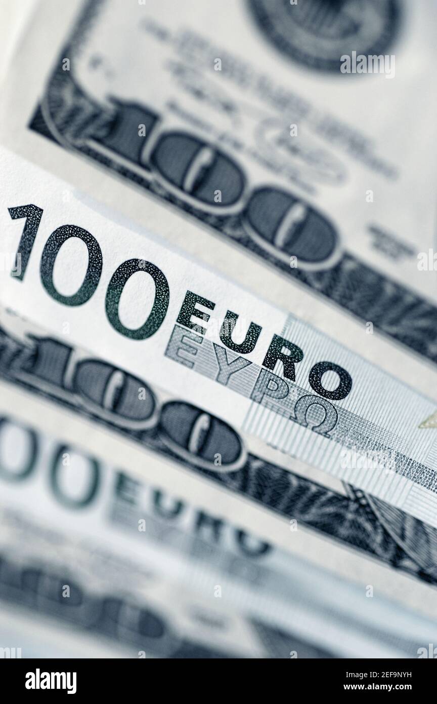 Euro 100 Banknoten und die Vereinigten Staaten hundert Dollar Scheine, Nahaufnahme Stockfoto