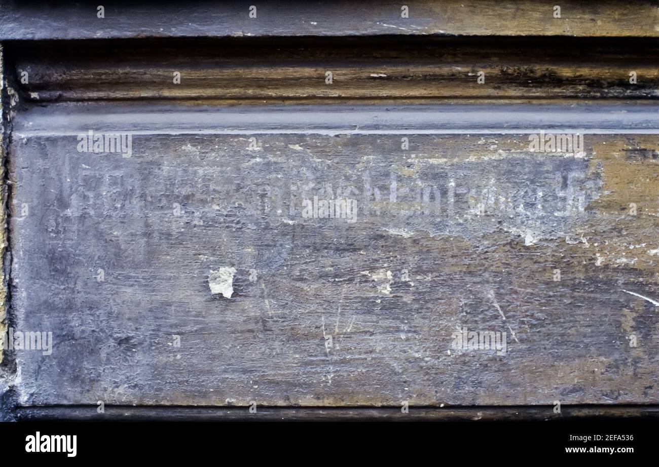 Wien, Reste der Schrift an einer Fassade: 'Ein Volk, ein Reich, ein Führer', Schönburgstraße Stockfoto