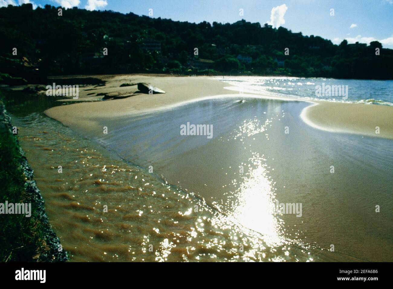 Ein Blick auf eine ruhige Küste, St. Lucia, Karibik. Stockfoto