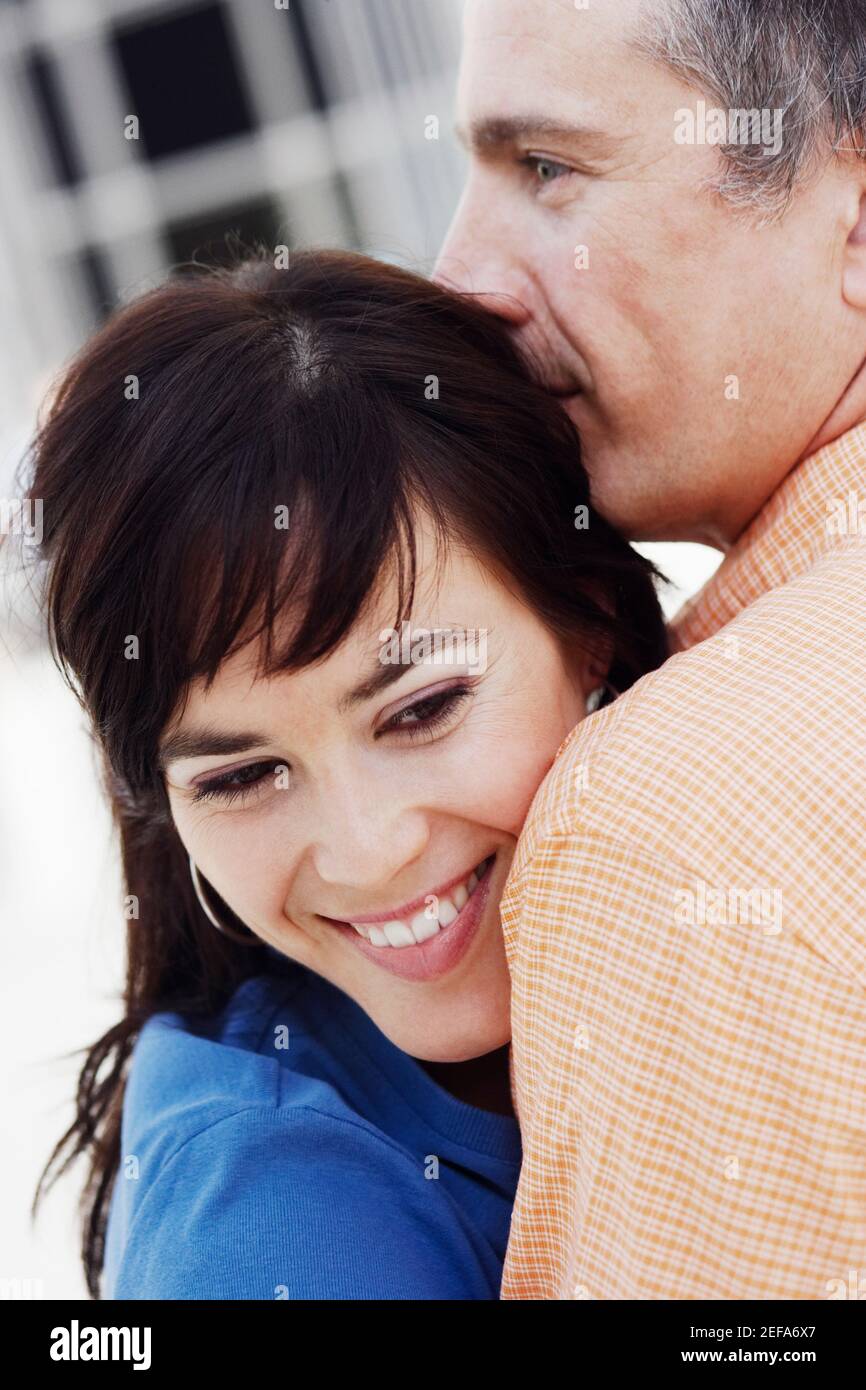 Nahaufnahme eines reifen Mannes und einer jungen Frau Stockfoto