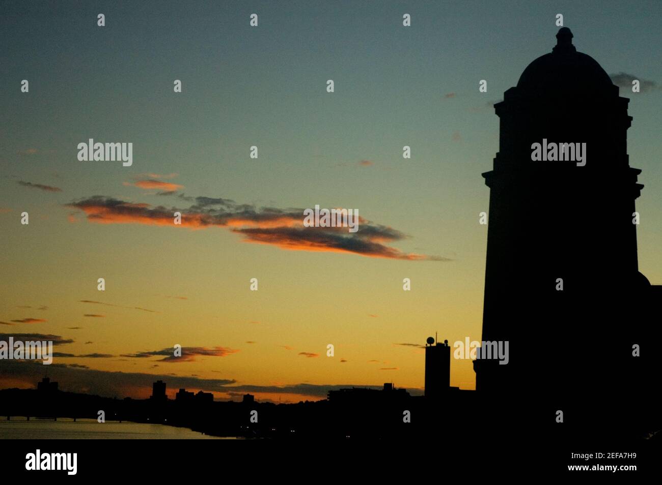 Silhouette eines Turms, Longfellow Bridge, Boston, Massachusetts, USA Stockfoto