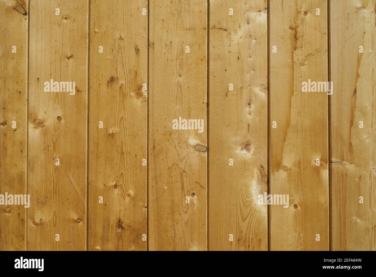 Neues braunes Holz als Wandpaneelstruktur Hintergrund Stockfoto