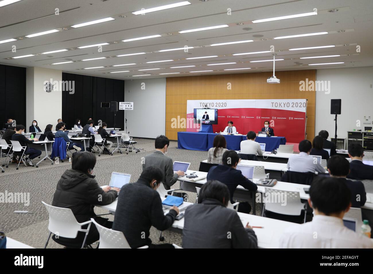 Tokio, Japan. 17. Februar 2021: Das Foto vom 17. Februar 2021 zeigt das Internationale Olympische Komitee (IOC), das Internationale Paralympische Komitee (IPC) und das Tokyo Organizing Committee of the Olympic & Paralympic Games (Tokyo 2020) in Tokio, Japan. Tokyo 2020, IOC und IPC veranstalteten in diesem Monat ein gemeinsames Arbeitstreffen über Telekonferenz mit COVID-19-Gegenmaßnahmen im Jahr 15-17. (Bild: © POOL via ZUMA Wire) Bild: ZUMA Press, Inc./Alamy Live News Stockfoto