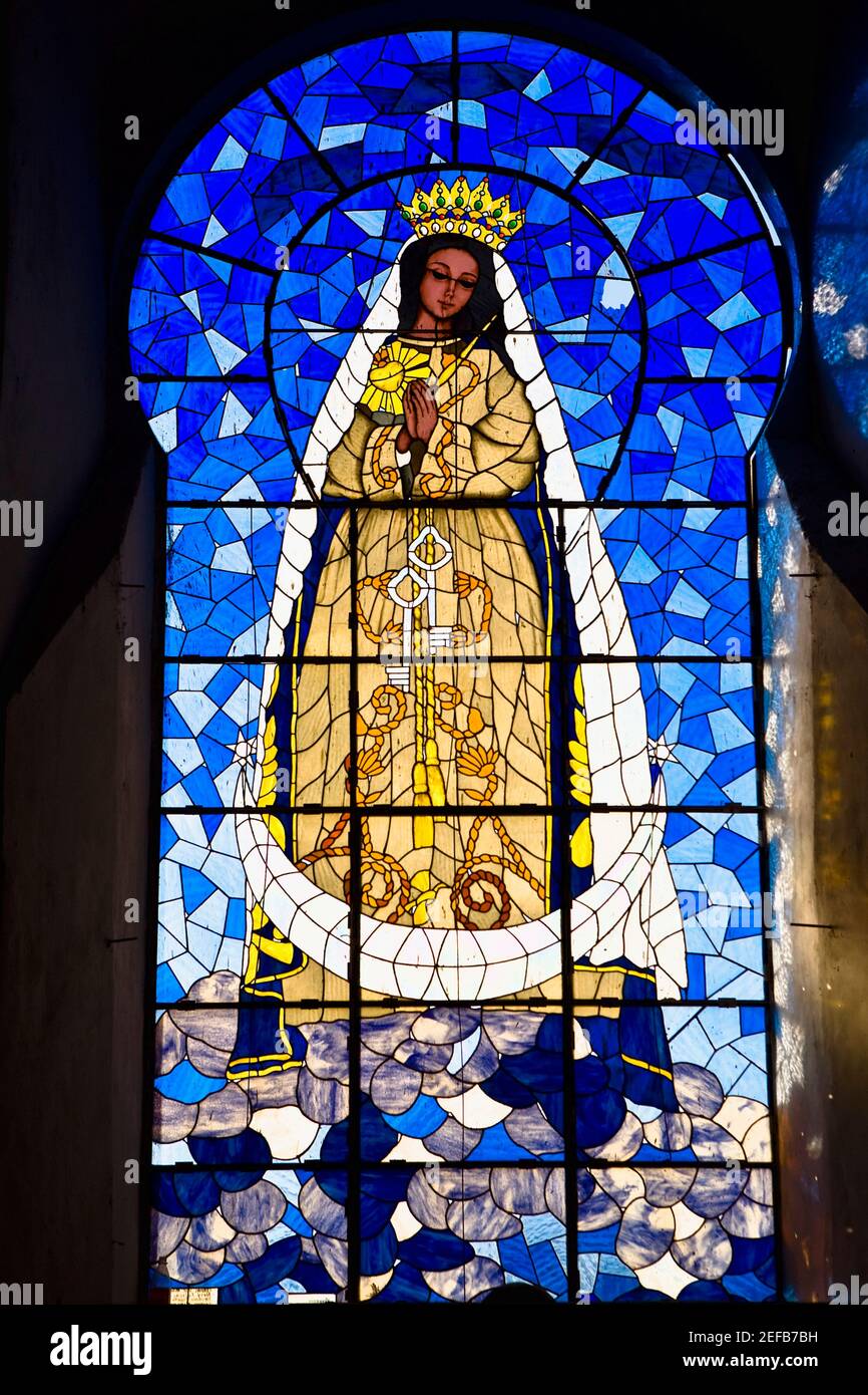 Marienbild auf Glasmalerei, Convento De San Antonio De Padua, Izamal, Yucatan, Mexiko Stockfoto