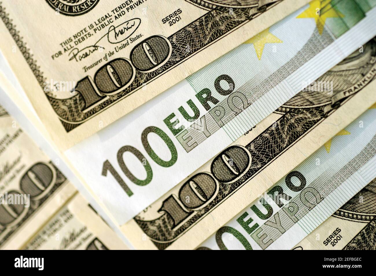 Euro 100 Banknoten und die Vereinigten Staaten hundert Dollar Scheine, Nahaufnahme Stockfoto